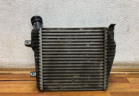 Интеркулер правый Volkswagen Touareg NF oem 7P0145804A (слом.1крепл)
