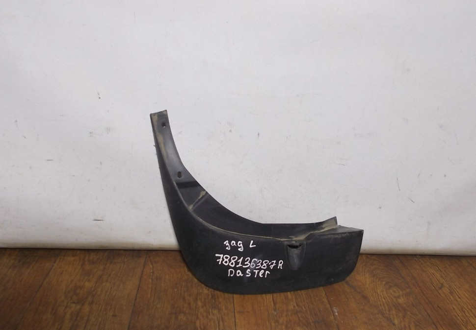 Брызговик задний левый бу Renault Duster OEM 788136387R