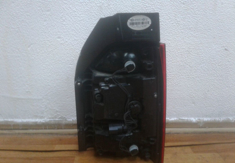 Фонарь правый Volkswagen Transporter T6 (15>) oem 7e0945208e (дырка в стекле ) Фонарь правый Volkswagen Transporter T6 (15>) oem 7e0945208e (дырка в стекле )