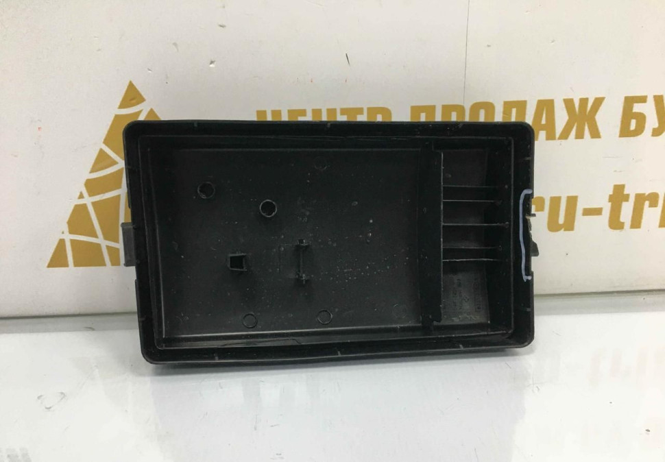 Крышка блока предохранителей Volkswagen Passat B8 2014 OEM 5Q0937132A