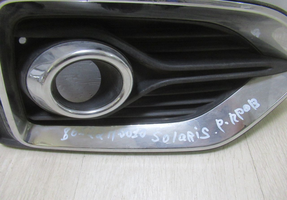 Накладка (рамка) птф правая Hyundai Solaris 2 oem 86522h5010