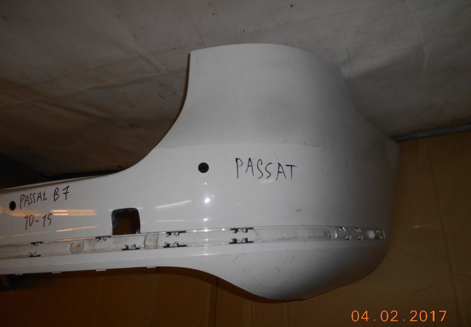 Бампер задний Volkswagen Passat B7 Oem 3AF807421A (трещ) Бампер задний Volkswagen Passat B7 Oem 3AF807421A (трещ)