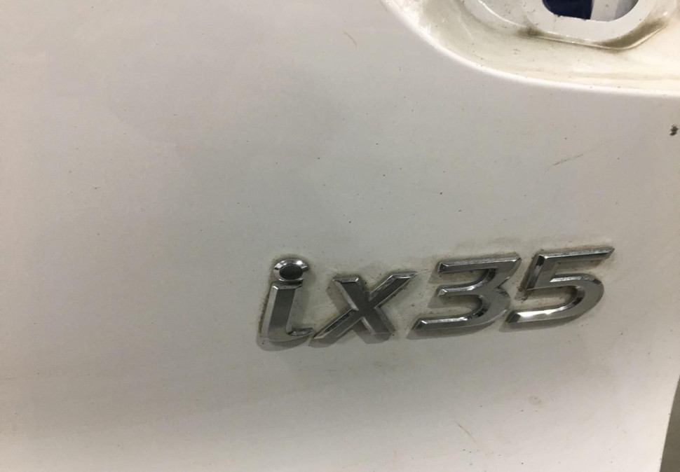 Крышка багажника Hyundai IX35 2010 oem 737002S010 Крышка багажника Hyundai IX35 2010 oem 737002S010