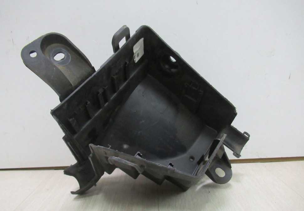 Корпус блока предохранителей Lada Largus Oem 243800196R (слом.1 крепл) (скл-3) Корпус блока предохранителей Lada Largus Oem 243800196R (слом.1 крепл) (скл-3)