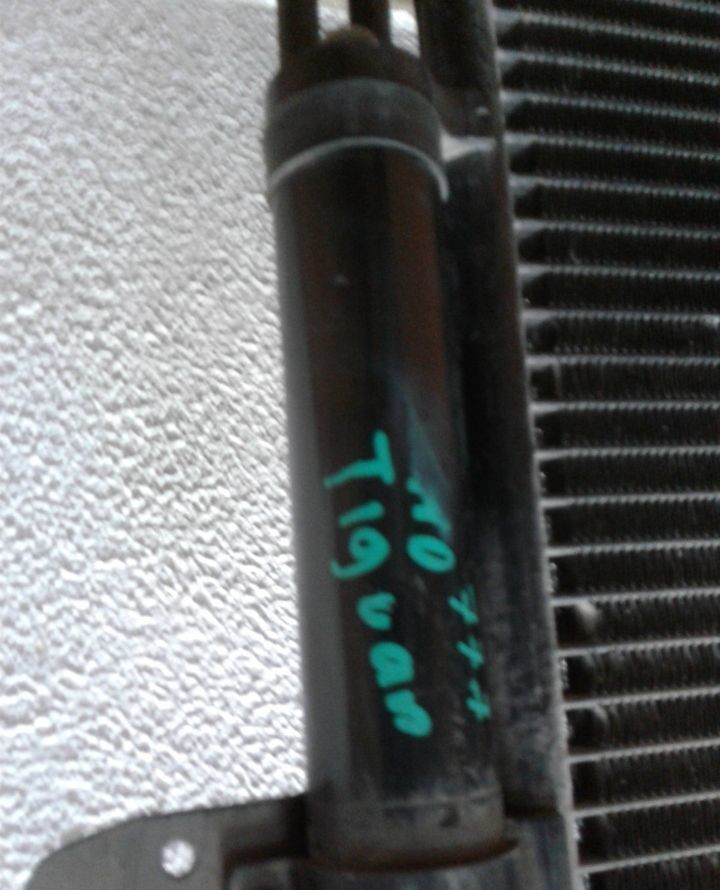 Радиатор кондиционера Volkswagen tiguan OEM 5N0820411 Радиатор кондиционера Volkswagen tiguan OEM 5N0820411