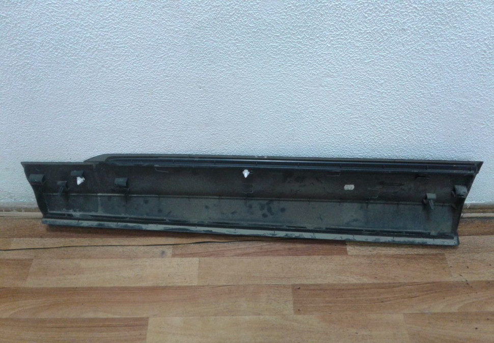 Молдинг двери передний правый Volkswagen Tiguan 2 oem 5na854940 Молдинг двери передний правый Volkswagen Tiguan 2 oem 5na854940