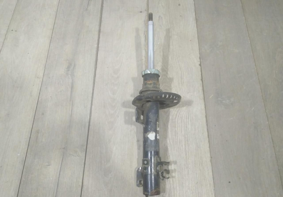 Амортизатор передний бу Skoda Fabia 2 OEM 6Q0412141C Амортизатор передний бу Skoda Fabia 2 OEM 6Q0412141C
