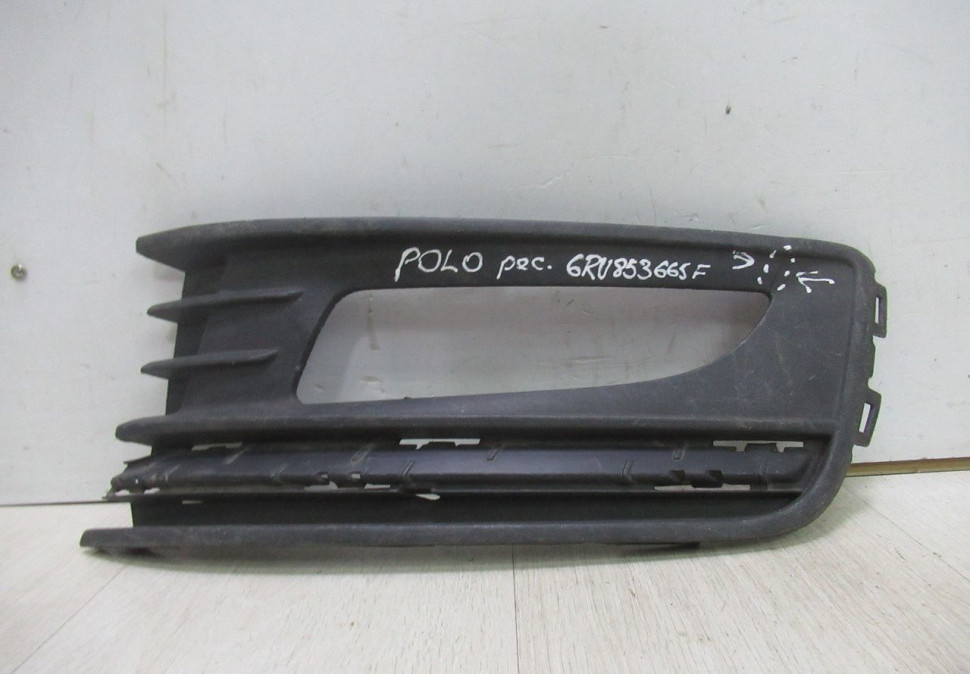Накладка противотуманной фары (ПТФ) левая Volkswagen Polo рест oem 6RU853665F (Мал.трещ)