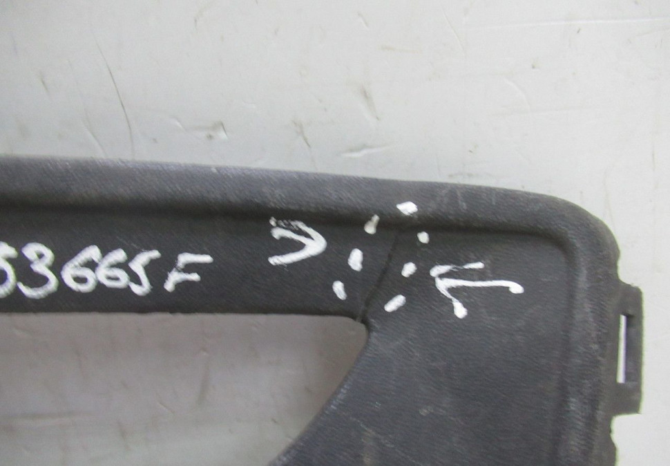 Накладка противотуманной фары (ПТФ) левая Volkswagen Polo рест oem 6RU853665F (Мал.трещ)