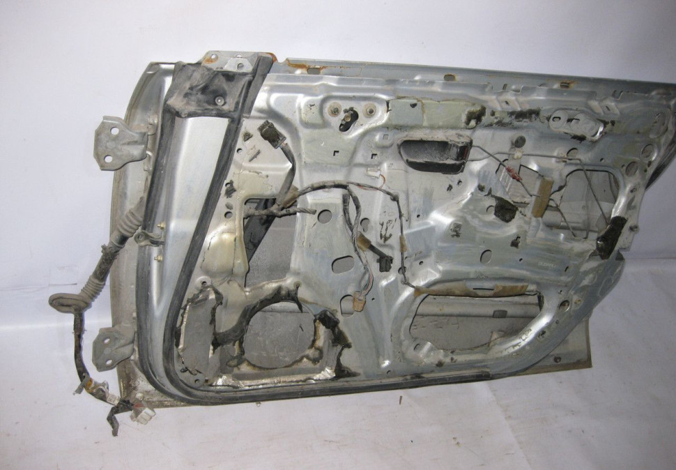 Дверь передняя правая Subaru Impreza (скл-3)