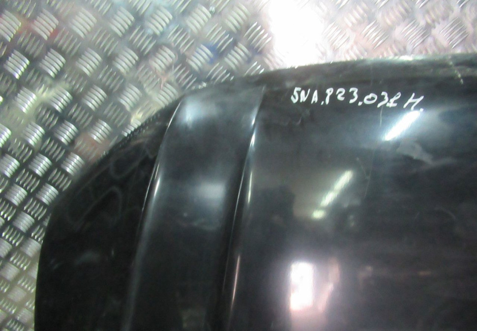 Капот Volkswagen Tiguan 2 oem 5NA823031H (мал.вмятина) (скл-3) Капот Volkswagen Tiguan 2 oem 5NA823031H (мал.вмятина) (скл-3)