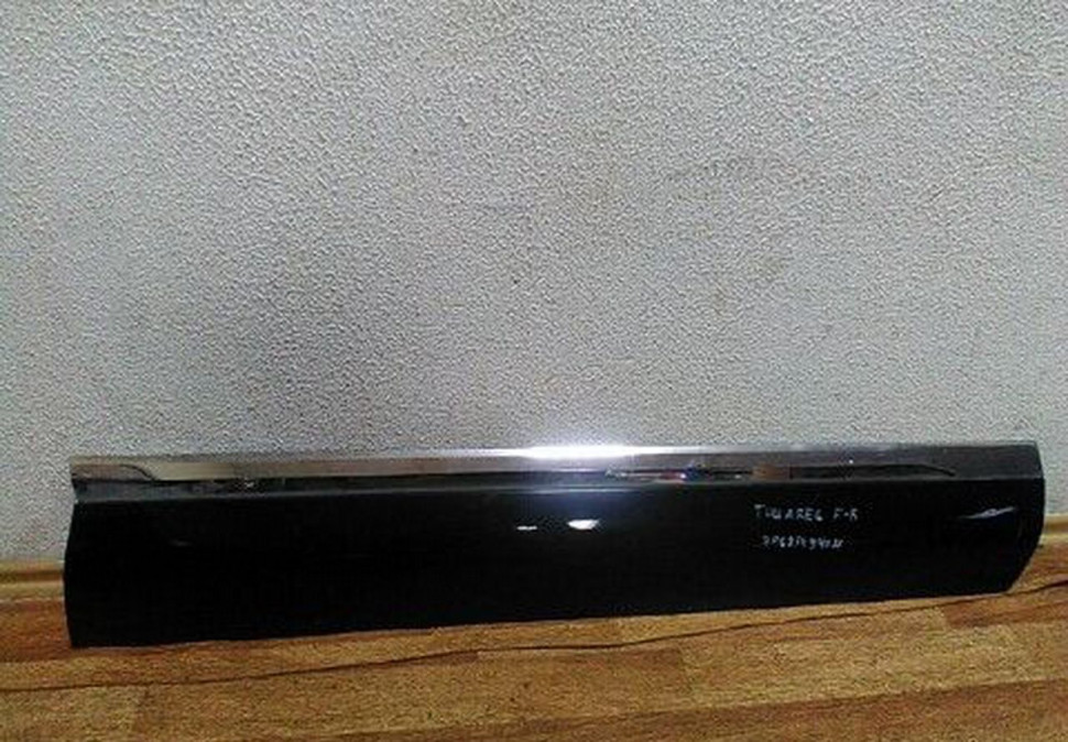 Молдинг двери передний правый Volkswagen Touareg oem 7p6854940h