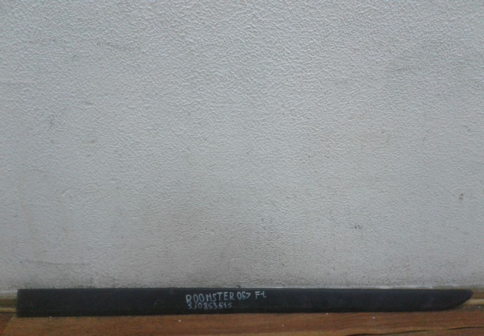Молдинг передней левой двери Skoda Roomster oem 5j0853515 (скл-3)