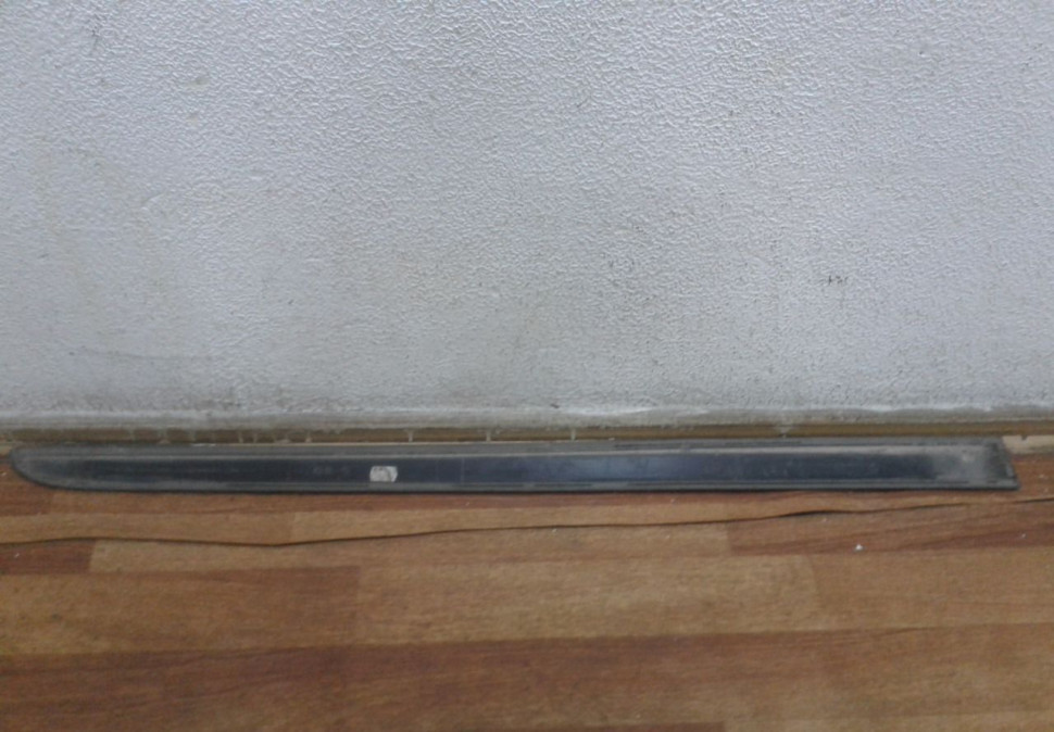 Молдинг передней левой двери Skoda Roomster oem 5j0853515 (скл-3)