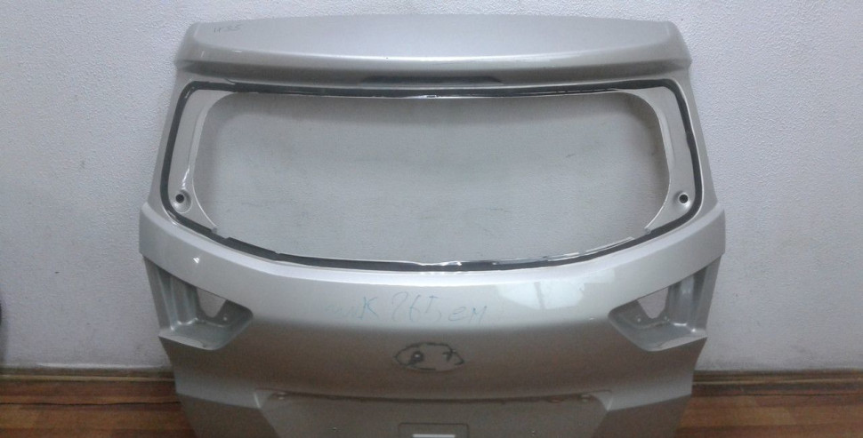 Крышка багажника Hyundai Creta oem 73700M0000 (мал. вмятина) (скл-3)