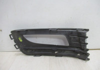 Решетка рамка ПТФ левая Volkswagen Polo рест oem 6RU853665F (слом.1крепл)