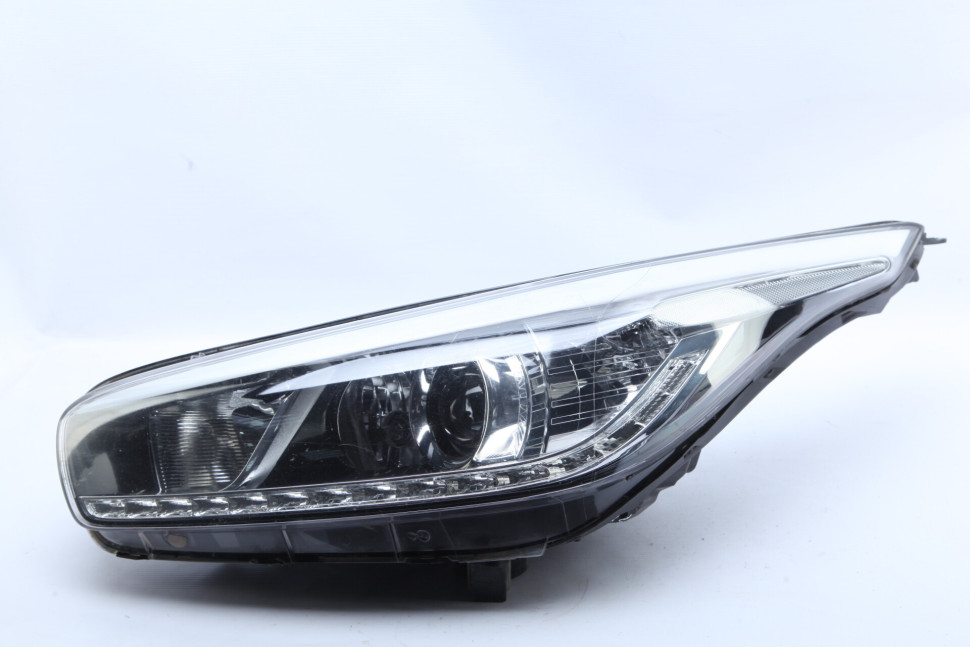 Фара левая Kia Ceed 2 JD OEM 92101A2220 Фара левая Kia Ceed 2 JD OEM 92101A2220