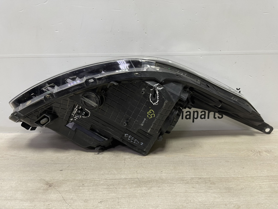 Фара левая Kia Ceed 2 JD OEM 92101A2220 Фара левая Kia Ceed 2 JD OEM 92101A2220