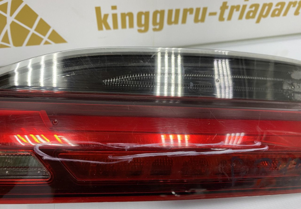 Фонарь правый внутренний BMW X4 G02 OEM 63217433798