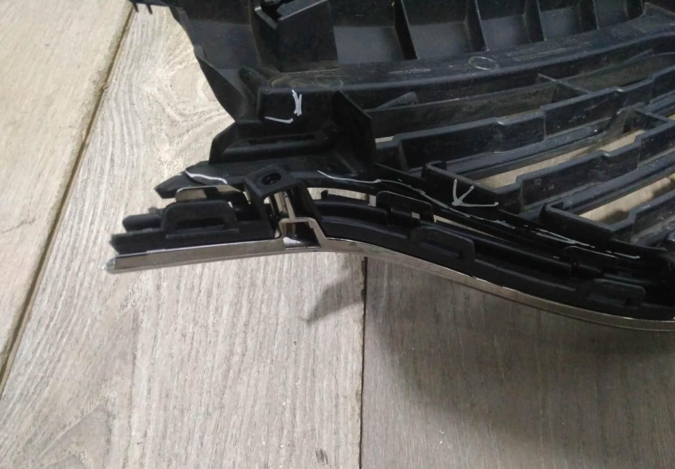 Решетка радиатора бу Renault Arkana OEM 623103013R