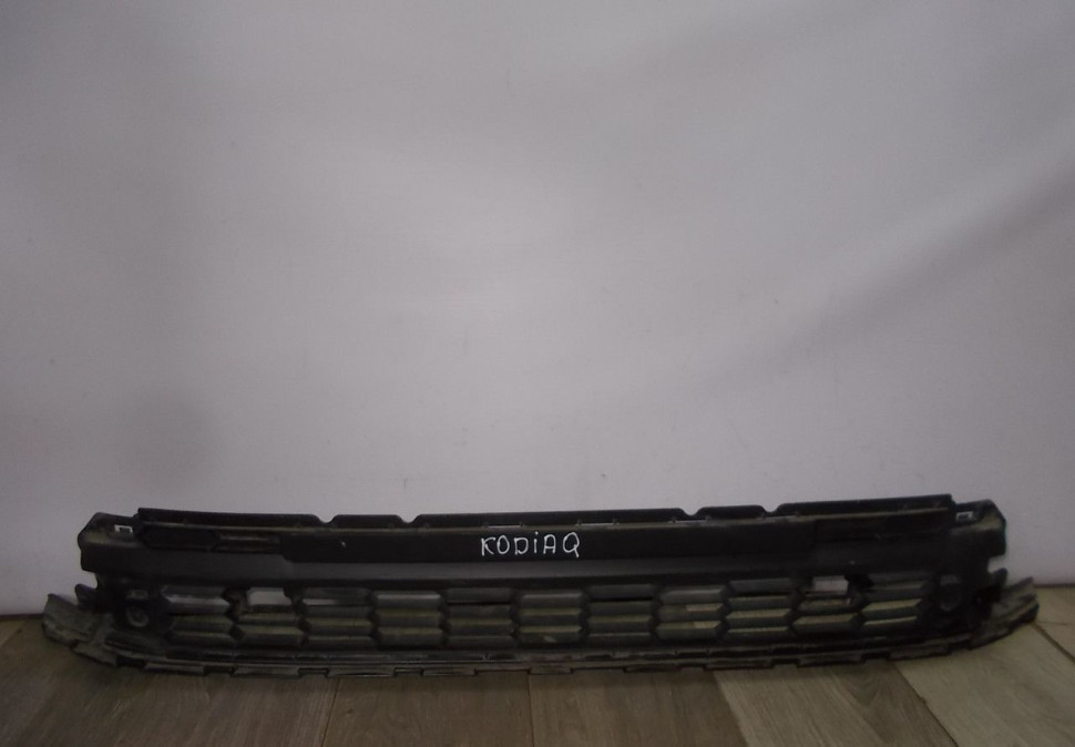 Решетка переднего бампера бу Skoda Kodiaq OEM 565853677