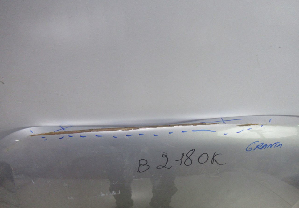 Капот Lada Granta рест oem 21908402010000  (вмятина ) (скл-3)