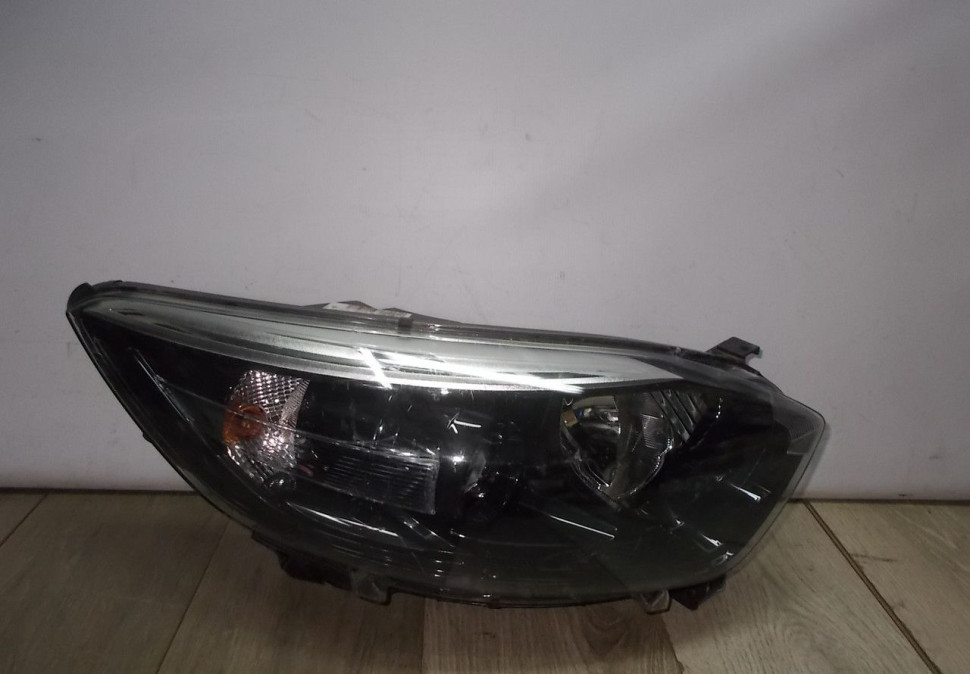 Фара правая бу Renault Kaptur OEM 260102366R