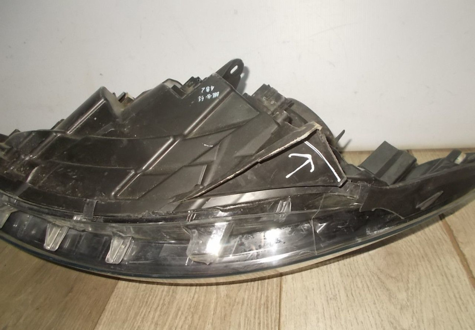 Фара правая бу Renault Kaptur OEM 260102366R Фара правая бу Renault Kaptur OEM 260102366R