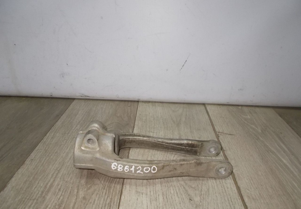 Крепление переднего правого амортизатора бу BMW 5 G30 OEM 31126865930