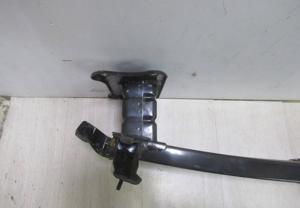 Усилитель переднего бампера Hyundai Tucson 3 (15>) oem 64900D7000 Усилитель переднего бампера Hyundai Tucson 3 (15>) oem 64900D7000