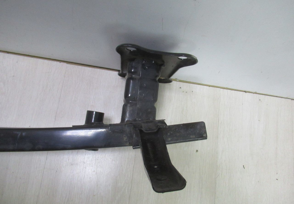 Усилитель переднего бампера Hyundai Tucson 3 (15>) oem 64900D7000 Усилитель переднего бампера Hyundai Tucson 3 (15>) oem 64900D7000