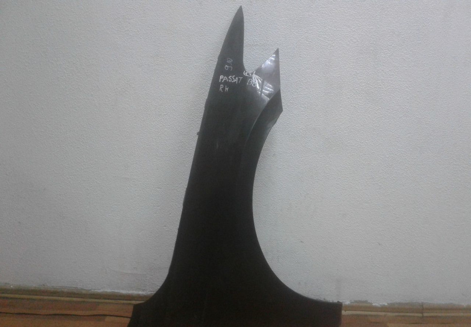 Крыло переднее правое Volkswagen Passat B6 (05 - 10) oem 3C0821022 (мал.вмятина )
