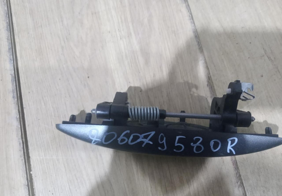 Ручка двери наружная левая Renault Duster OEM 806079580R Ручка двери наружная левая Renault Duster OEM 806079580R