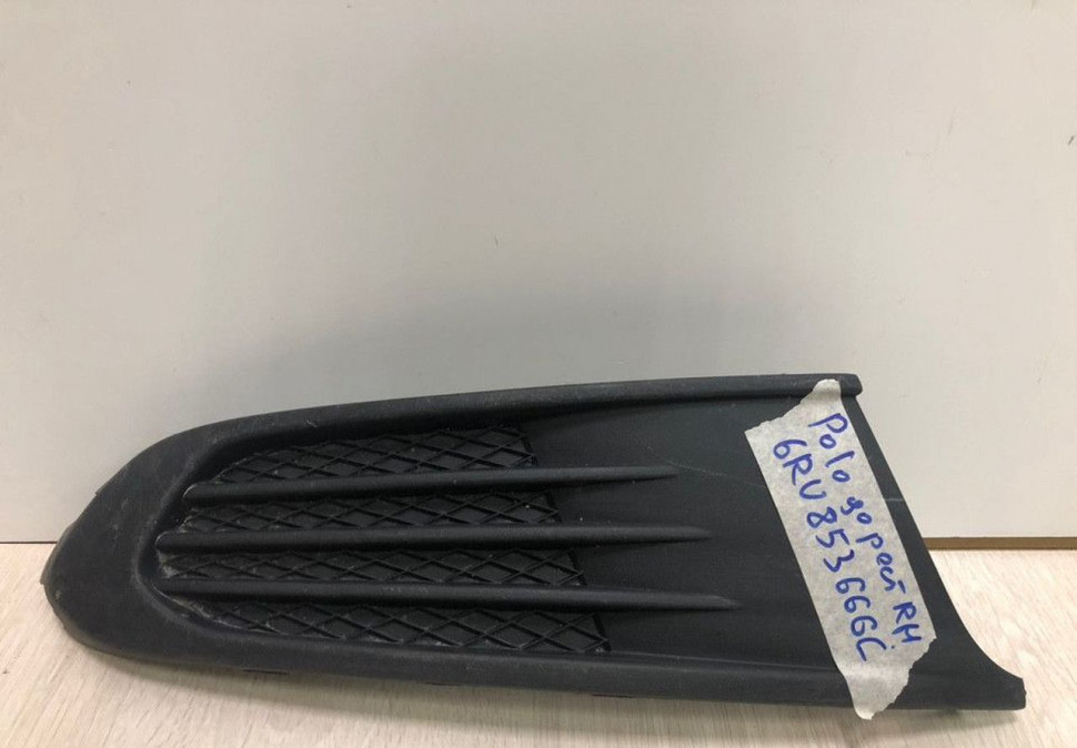Заглушка ПТФ правая Volkswagen Polo до рест Oem 6RU853666C