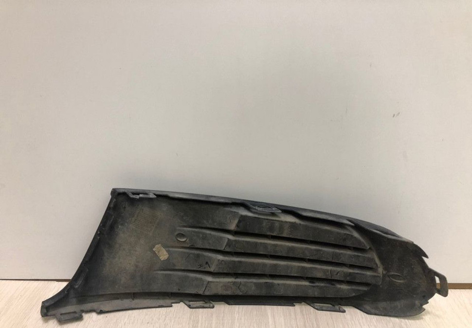 Заглушка ПТФ правая Volkswagen Polo до рест Oem 6RU853666C