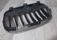 Решетка радиатора правая бу BMW X1 F48 OEM 51117383364