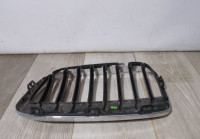 Решетка радиатора правая бу BMW X1 F48 OEM 51117383364