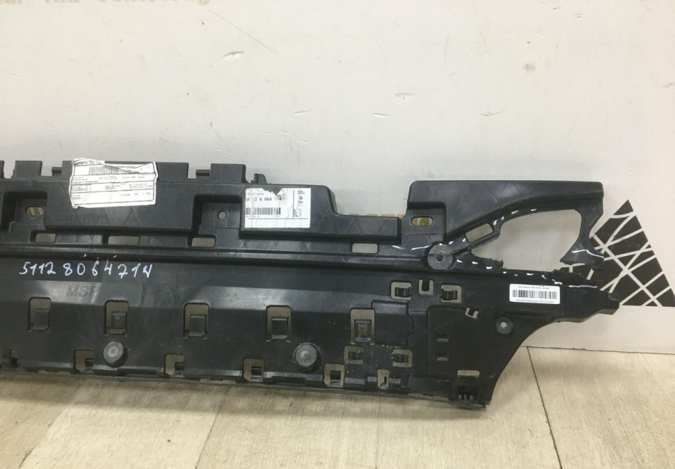 Кронштейн заднего бампера нижний BMW 5 G30 M-Pack OEM 51128064714