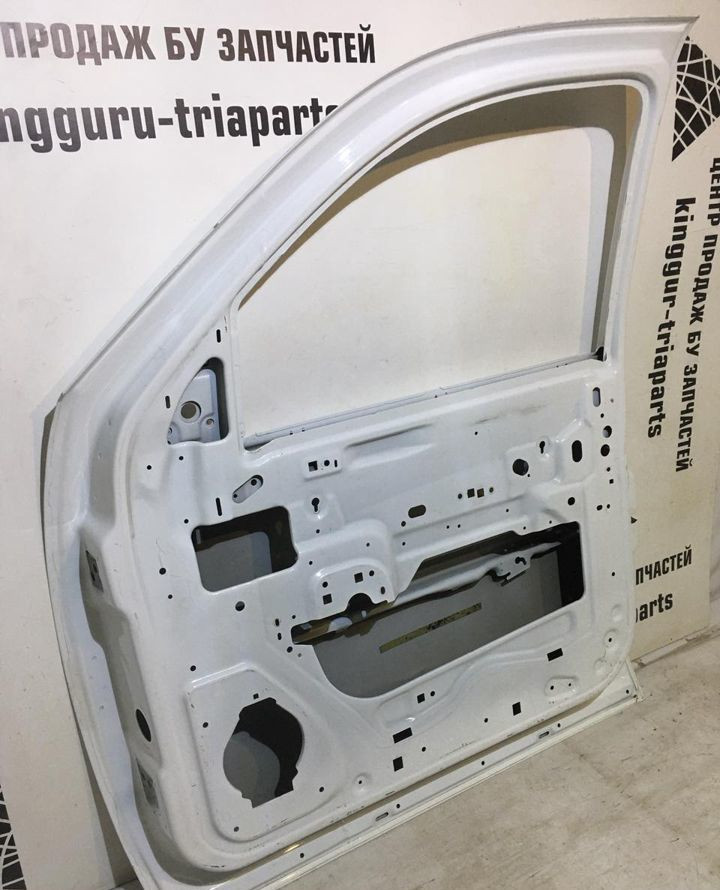 Дверь передняя правая Chevrolet Tahoe (06-14) мал. вмятина (скл-3) Дверь передняя правая Chevrolet Tahoe (06-14) мал. вмятина (скл-3)