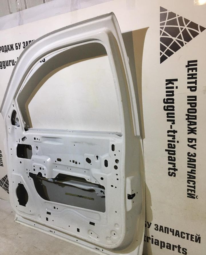 Дверь передняя правая Chevrolet Tahoe (06-14) мал. вмятина (скл-3) Дверь передняя правая Chevrolet Tahoe (06-14) мал. вмятина (скл-3)