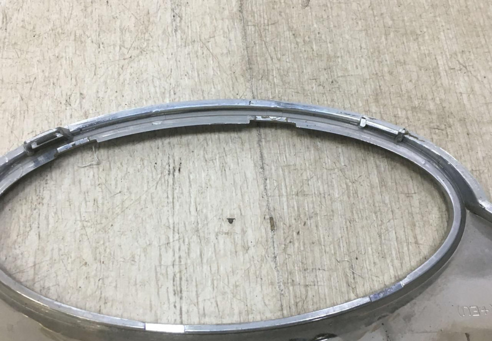 Молдинг решетки радиатора Hyundai Santa Fe 2 рестайлинг 2009 OEM 863522B710 Молдинг решетки радиатора Hyundai Santa Fe 2 рестайлинг 2009 OEM 863522B710