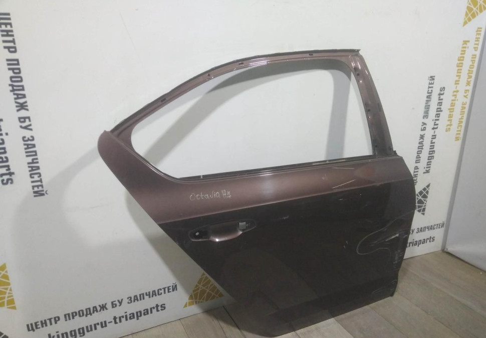 Дверь задняя правая бу Skoda Octavia A7 OEM 5E5833052A