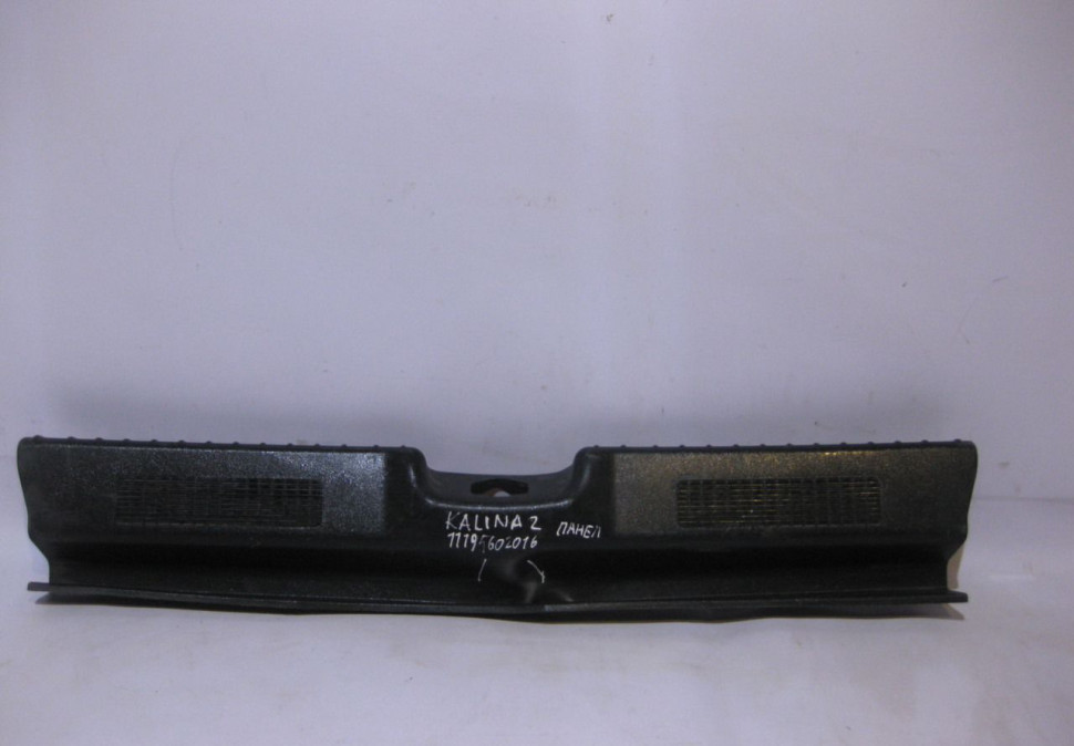 Обивка задней панели Lada Kalina 1 (вмятина) oem 11195602016 (скл-3)