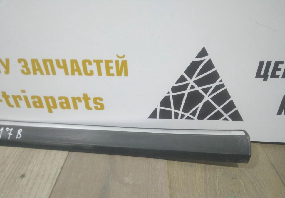 Молдинг двери передний левый бу Skoda Yeti OEM 5L0853517B Молдинг двери передний левый бу Skoda Yeti OEM 5L0853517B