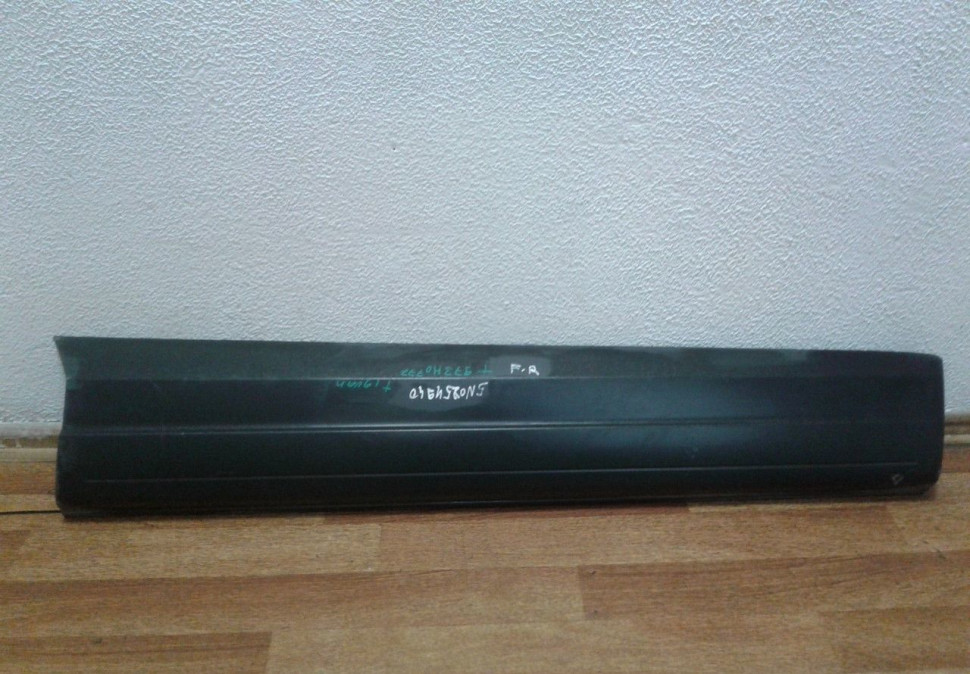 Молдинг двери передний правый Volkswagen Tiguan (11>) oem 5n0854940