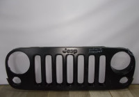 Решетка радиатора бу Jeep Wrangler OEM 5NB84TRM
