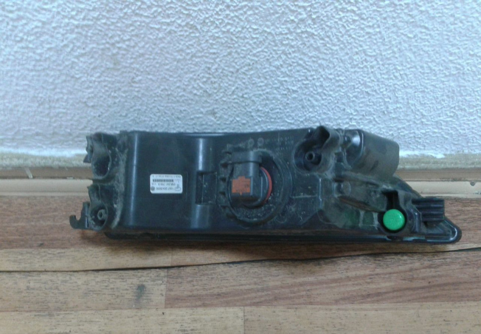 Фара Птф правая Volkswagen Tiguan 2 oem 5na941700a (слом. 2 крепл.) Фара Птф правая Volkswagen Tiguan 2 oem 5na941700a (слом. 2 крепл.)