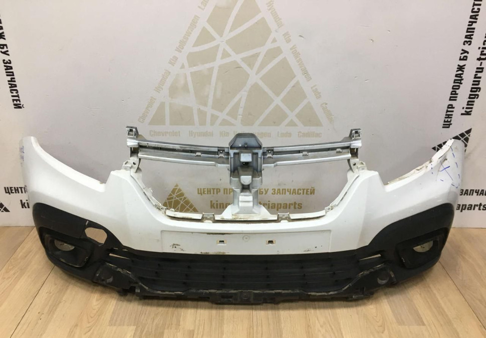 Бампер передний Renault Sandero Stepway 2 рестайлинг OEM 620220494R