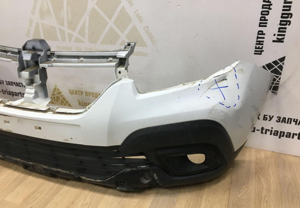 Бампер передний Renault Sandero Stepway 2 рестайлинг OEM 620220494R