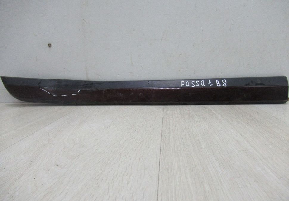 Молдинг двери передний левый Volkswagen Passat B8 oem 3g0854950 (деф)